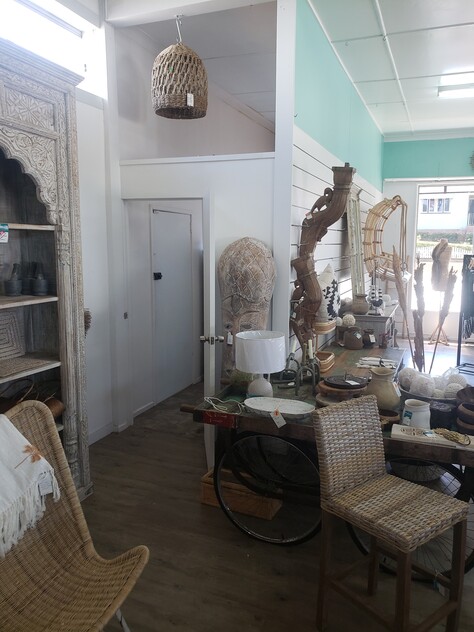 High Exposure 500sq mtr open showroom with many surrounding Businesses.