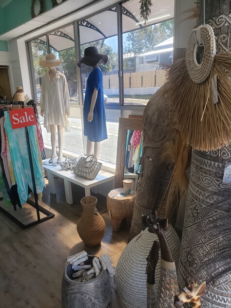 High Exposure 500sq mtr open showroom with many surrounding Businesses.