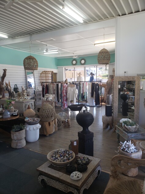 High Exposure 500sq mtr open showroom with many surrounding Businesses.