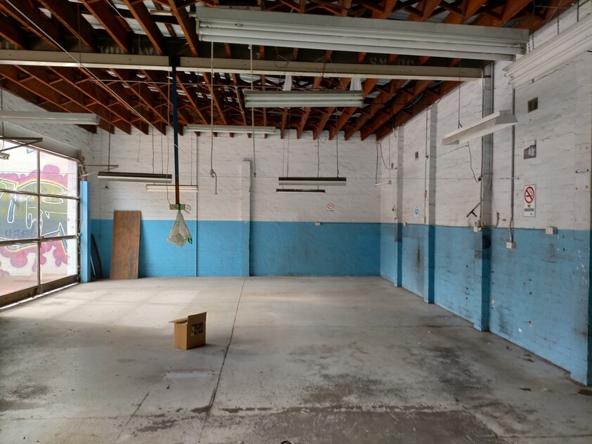 Bayside Warehouse / Office / Retail / (Mixed Use) with Excellent Exposure