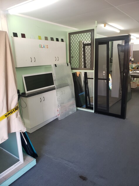 SHOP FRONT for LEASE 160 sq mtrs with great traffic exposure and High & Dry !