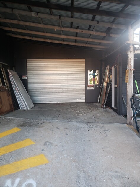 SHOP FRONT for LEASE 160 sq mtrs with great traffic exposure and High & Dry !