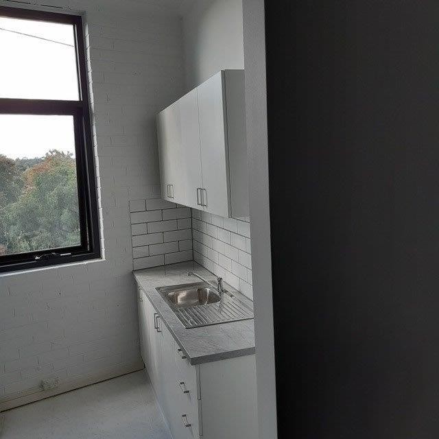 Versatile property for lease in Hawthorn Prime signage opportunity with all amenities on your doorstep!