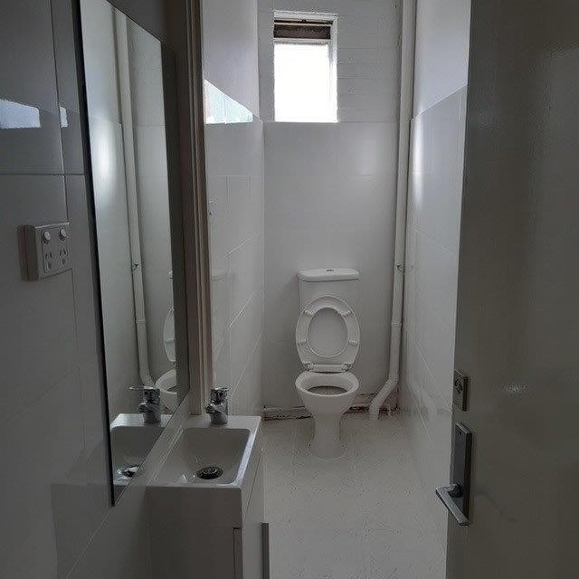 Versatile property for lease in Hawthorn Prime signage opportunity with all amenities on your doorstep!