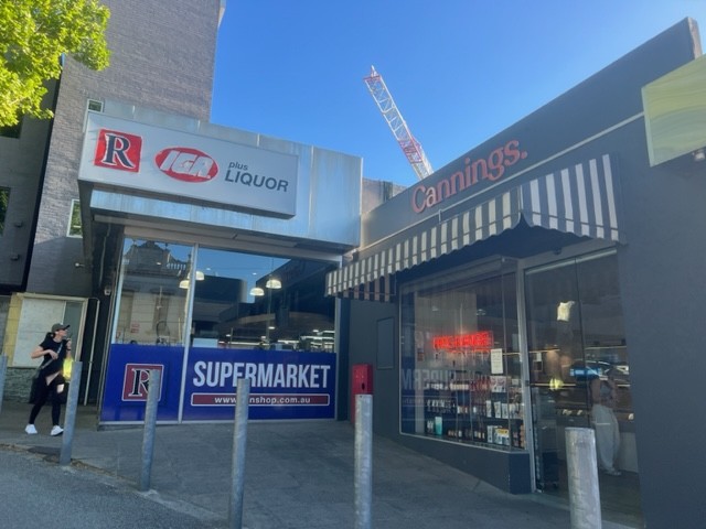Versatile property for lease in Hawthorn Prime signage opportunity with all amenities on your doorstep!