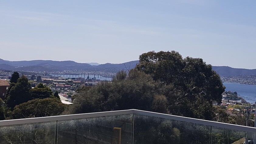 Views, deck, sunroom, city fringe location, pet friendly, undercover parking