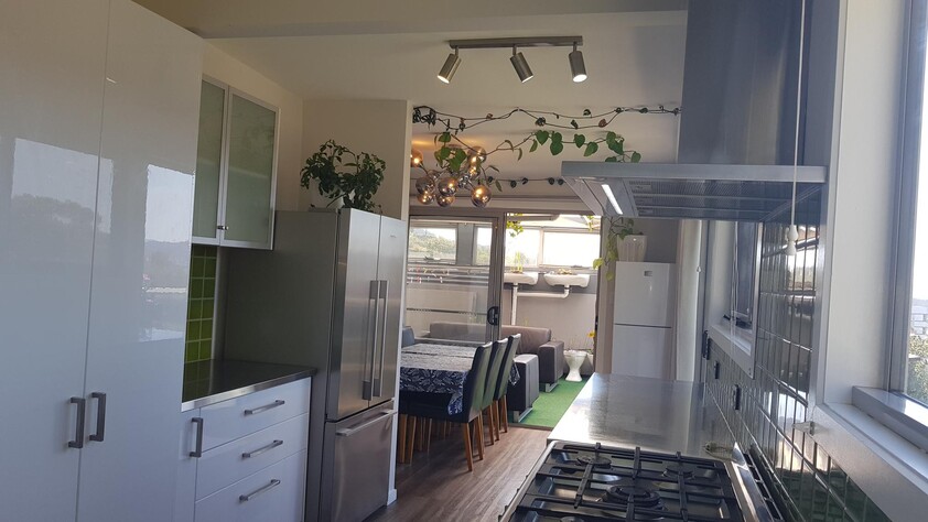 Views, deck, sunroom, city fringe location, pet friendly, undercover parking