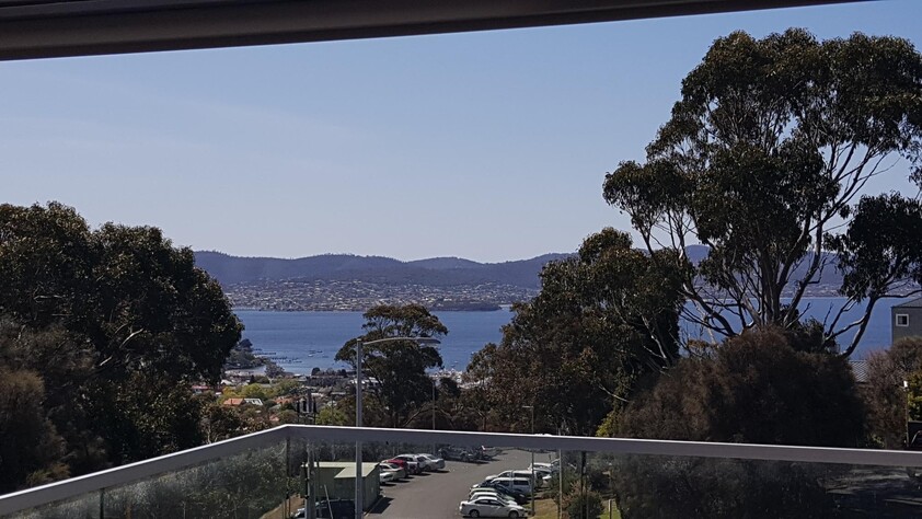 Views, deck, sunroom, city fringe location, pet friendly, undercover parking