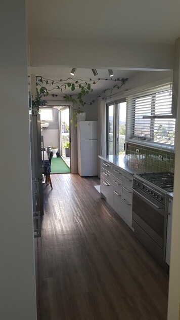 Views, deck, sunroom, city fringe location, pet friendly, undercover parking