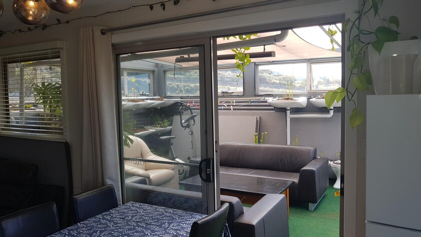 Views, deck, sunroom, city fringe location, pet friendly, undercover parking