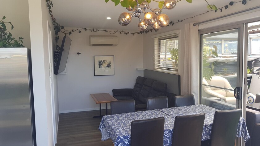 Views, deck, sunroom, city fringe location, pet friendly, undercover parking