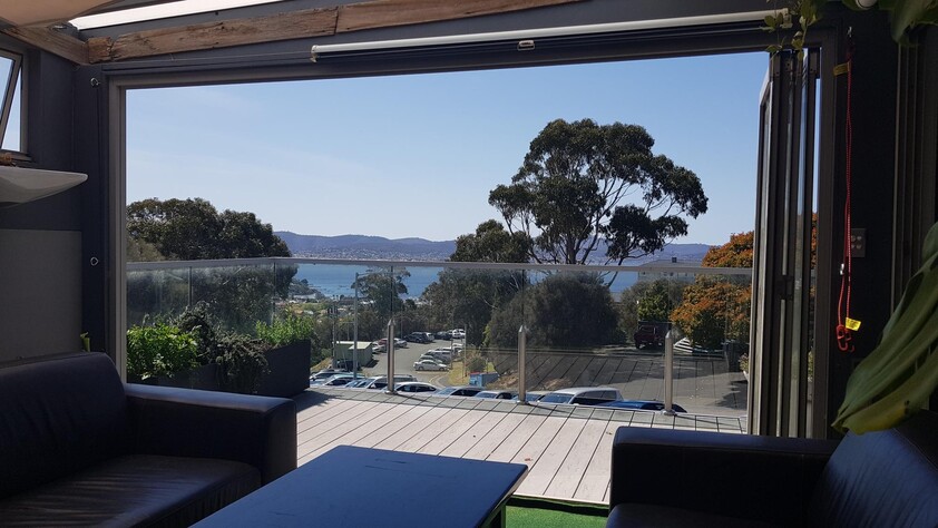 Views, deck, sunroom, city fringe location, pet friendly, undercover parking