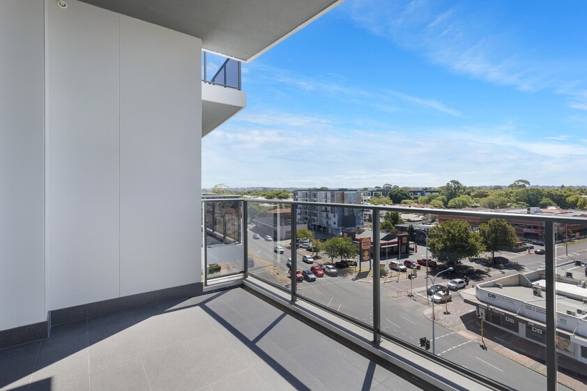PENDING APPLICATION - PENDINGN PAYMENT Modern 2 Bedroom, 2 Bathroom Apartment