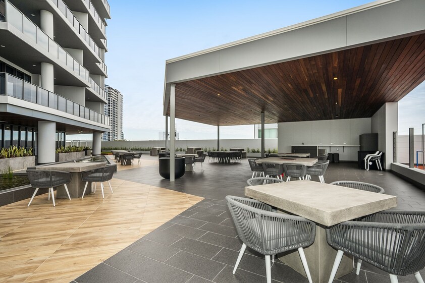 PENDING APPLICATION - PENDINGN PAYMENT Modern 2 Bedroom, 2 Bathroom Apartment