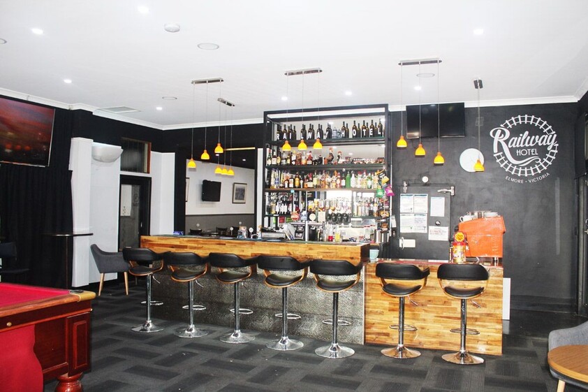 FREEHOLD PUB WITH ADDITIONAL OPTIONS ( ACCOMMODATION / RESIDENCE / CAFE OR OTHER BUSINESS ADVENTURE - STCA)