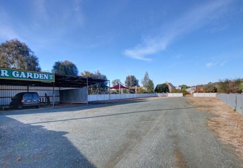 FREEHOLD PUB WITH ADDITIONAL OPTIONS ( ACCOMMODATION / RESIDENCE / CAFE OR OTHER BUSINESS ADVENTURE - STCA)