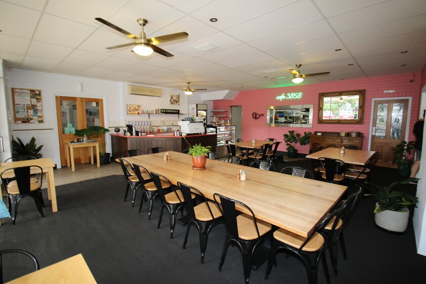 COMMERCIAL FREEHOLD PROPERTY WITH SUCCESSFUL CAFE & ADDITIONAL 3 TENANCIES