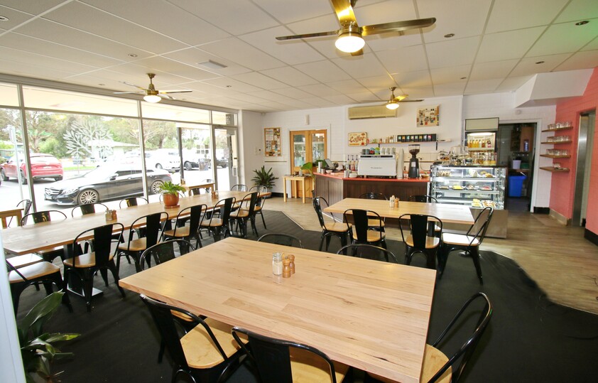 COMMERCIAL FREEHOLD PROPERTY WITH SUCCESSFUL CAFE & ADDITIONAL 3 TENANCIES
