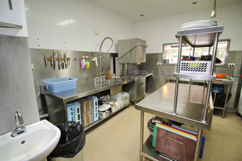 COMMERCIAL FREEHOLD PROPERTY WITH SUCCESSFUL CAFE & ADDITIONAL 3 TENANCIES