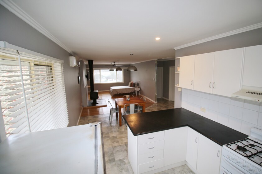 COMMERCIAL FREEHOLD PROPERTY WITH SUCCESSFUL CAFE & ADDITIONAL 3 TENANCIES