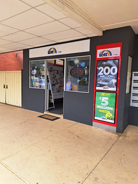 COMMERCIAL FREEHOLD PROPERTY WITH SUCCESSFUL CAFE & ADDITIONAL 3 TENANCIES