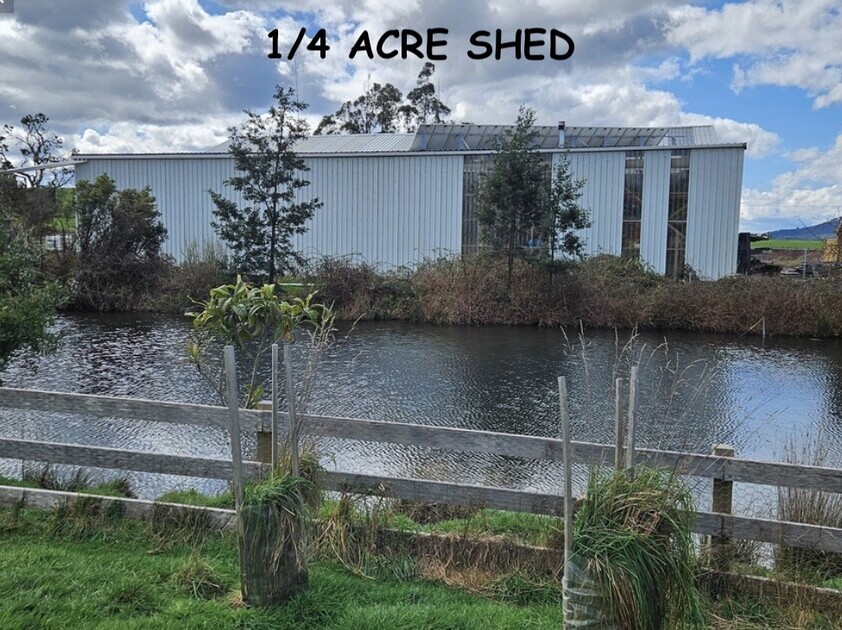 CONTACT FALLEN THROUGH... ON THE MARKET AGAIN: 32 Acres with near new 5brm house and business opportunity... PRICE REDUCED!