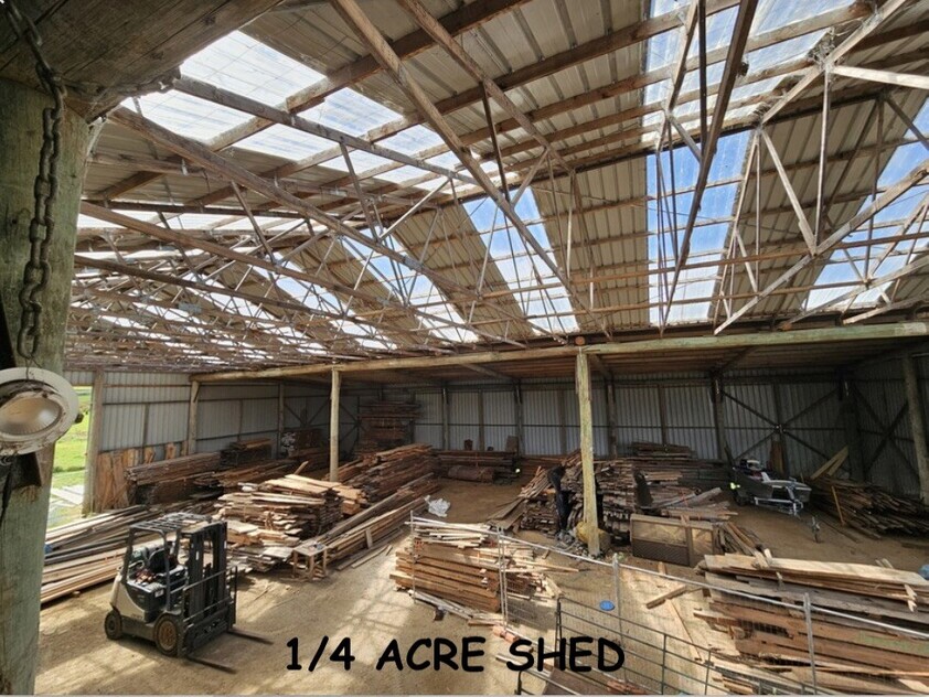 CONTACT FALLEN THROUGH... ON THE MARKET AGAIN: 32 Acres with near new 5brm house and business opportunity... PRICE REDUCED!