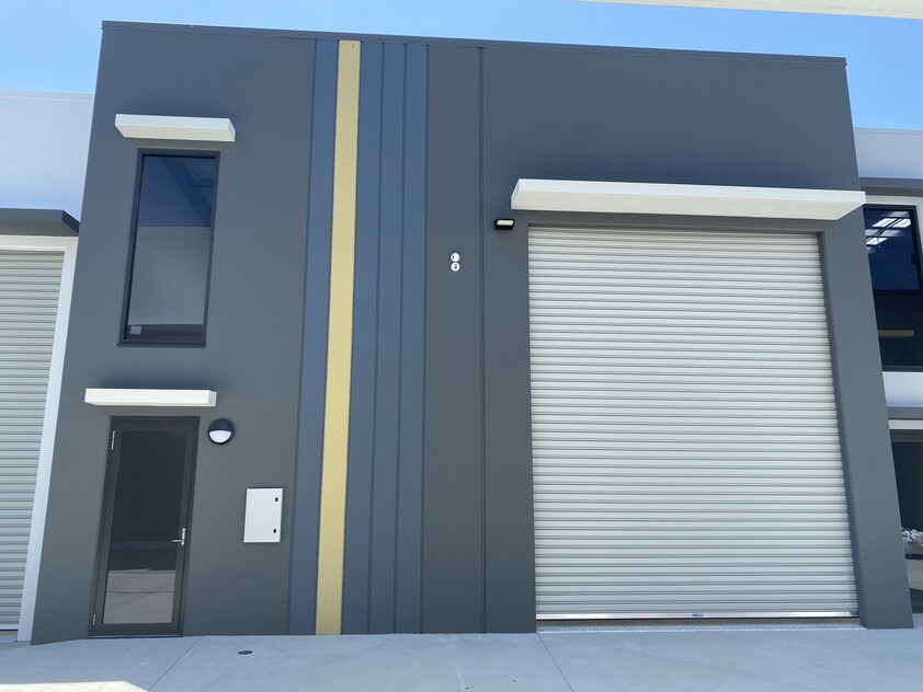 Near New Unit For Lease in Arundel 142 SQM with Epoxy Flooring + Shower