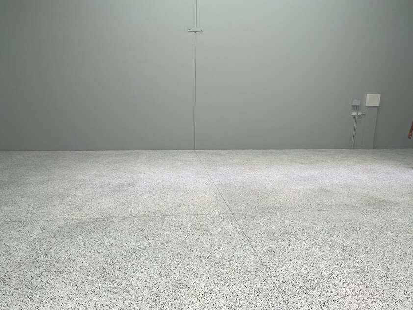 Near New Unit For Lease in Arundel 142 SQM with Epoxy Flooring + Shower