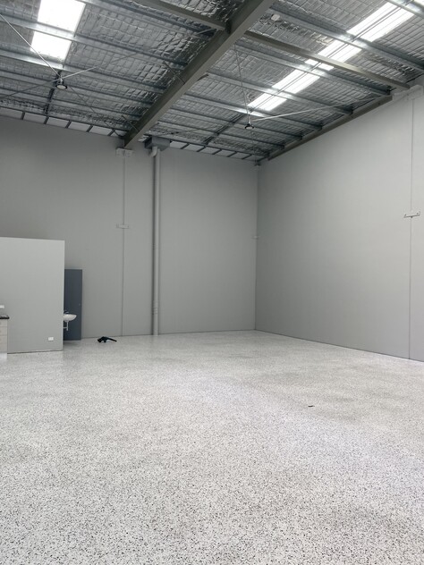 Near New Unit For Lease in Arundel 142 SQM with Epoxy Flooring + Shower