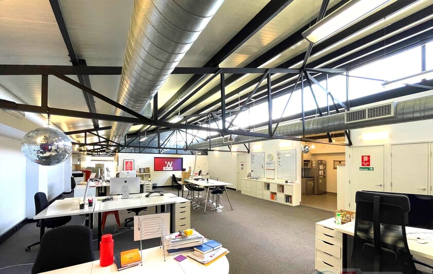 COMMERCIAL OFFICE FOR LEASE MODERN 1ST FLOOR PREMISES CLOSE TO TRAIN STATION