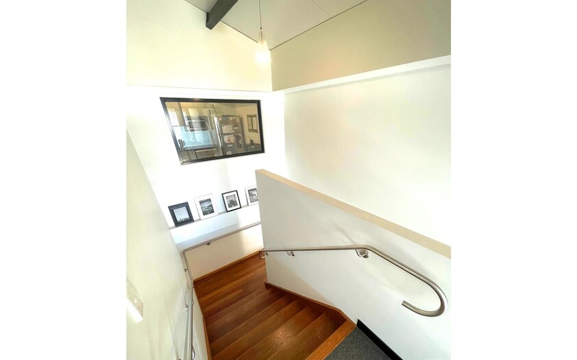 COMMERCIAL OFFICE FOR LEASE MODERN 1ST FLOOR PREMISES CLOSE TO TRAIN STATION