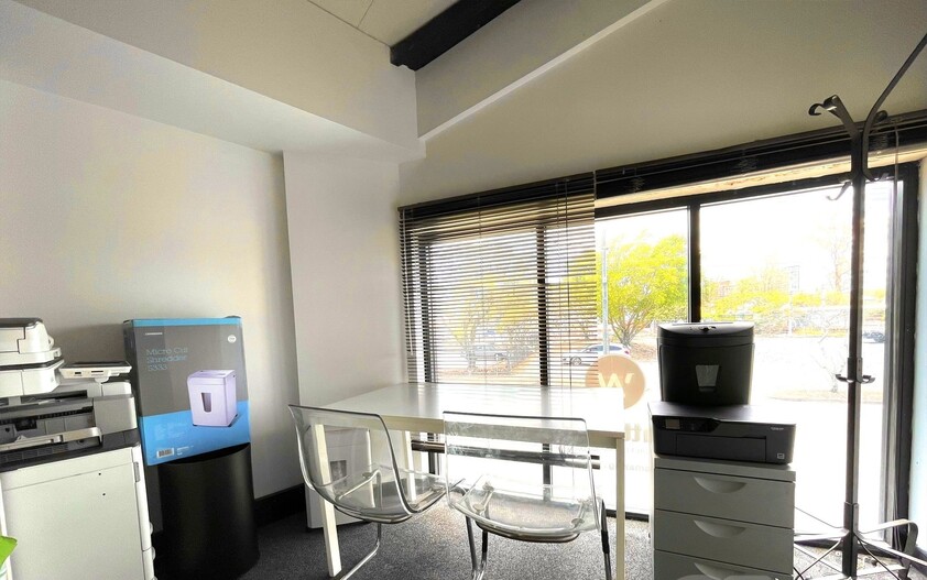 COMMERCIAL OFFICE FOR LEASE MODERN 1ST FLOOR PREMISES CLOSE TO TRAIN STATION
