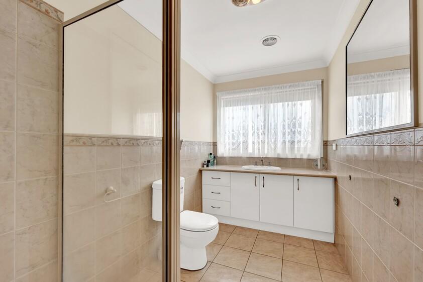 14 Oakes Court Altona Meadows VIC 3028 House for Sale