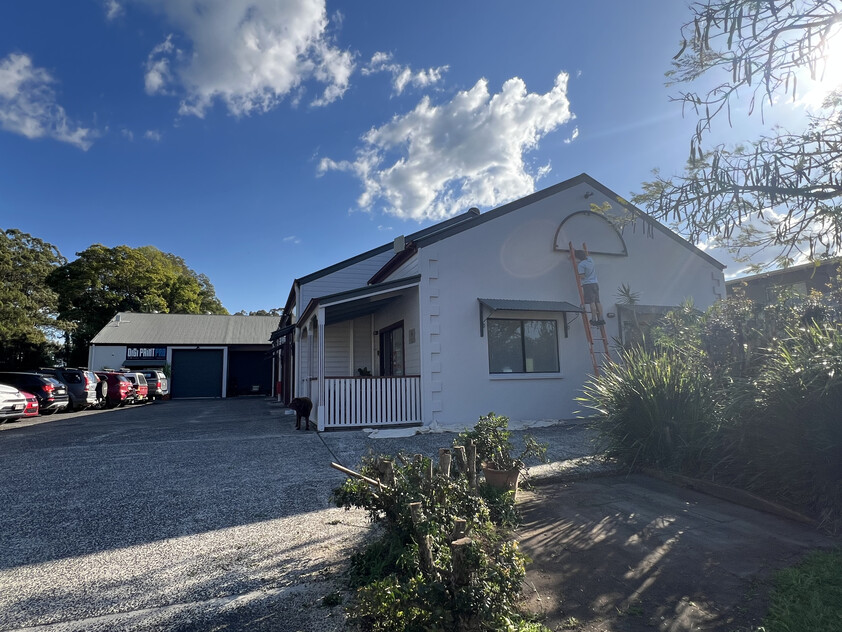 FACTORY SHOWROOM (Highway Exposure)