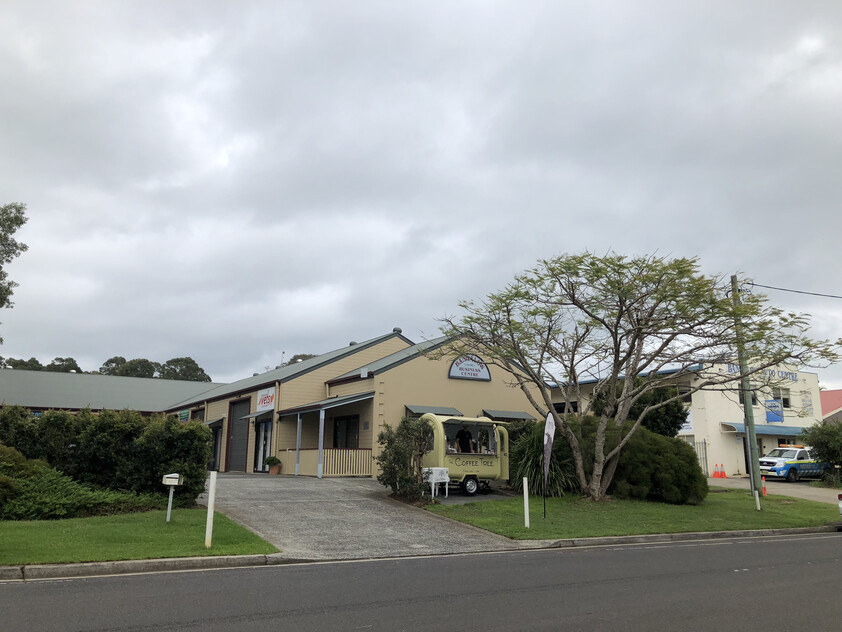 FACTORY SHOWROOM (Highway Exposure)