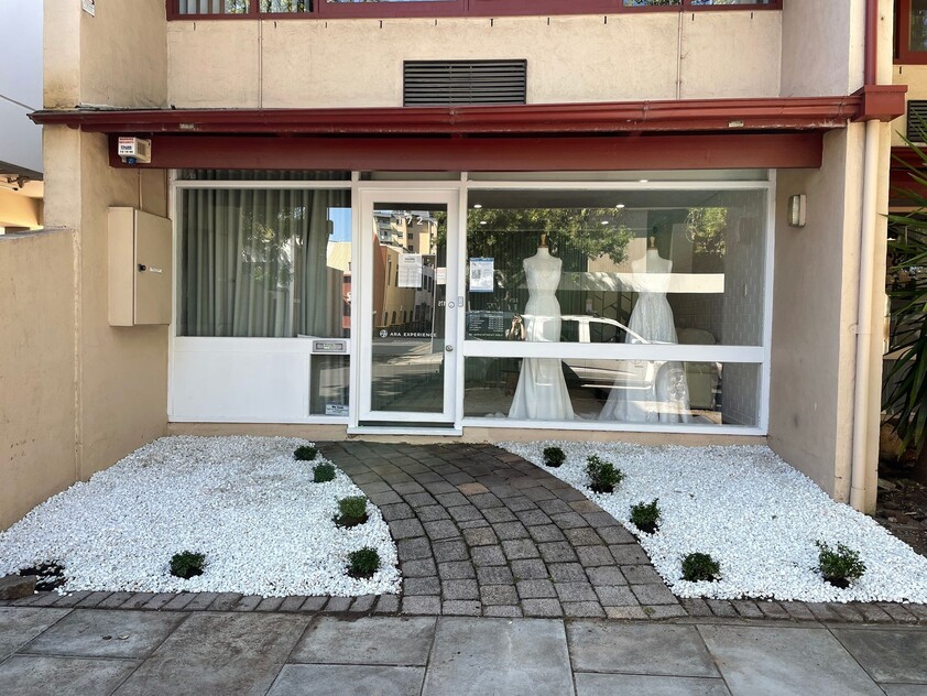 Beautiful Showroom with Street Frontage and Parking