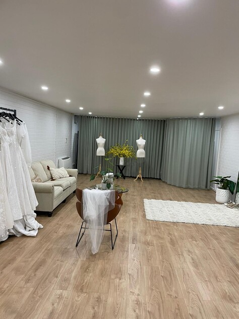 Beautiful Showroom with Street Frontage and Parking