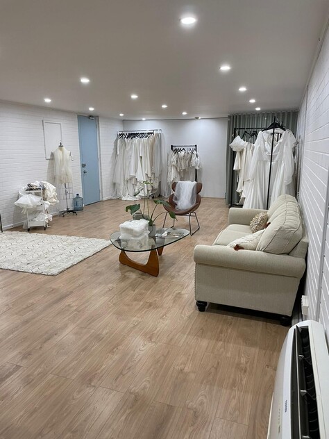 Beautiful Showroom with Street Frontage and Parking