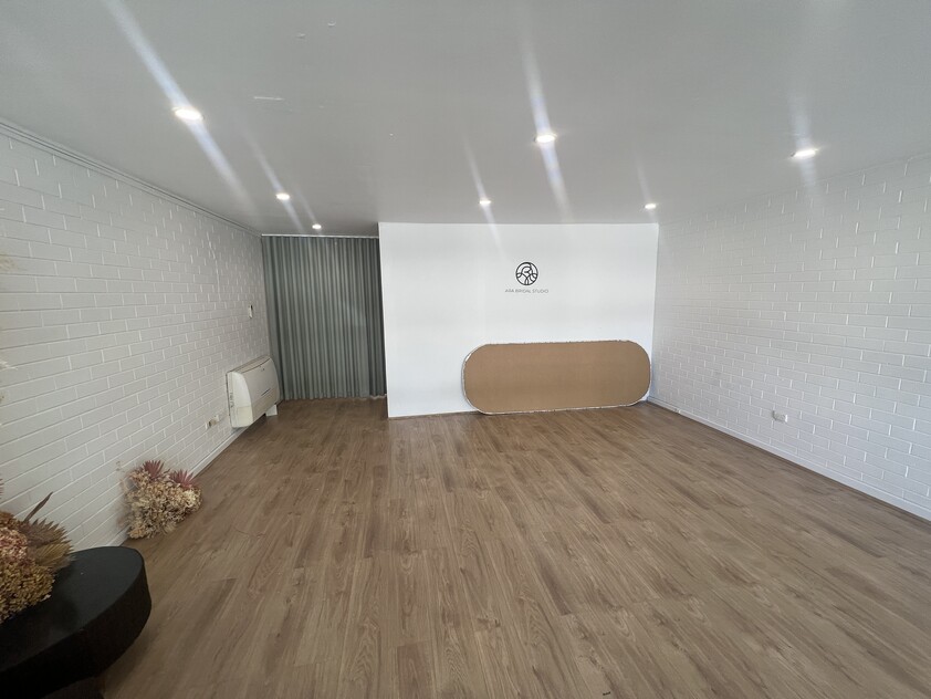 Beautiful Showroom with Street Frontage and Parking