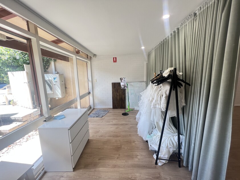 Beautiful Showroom with Street Frontage and Parking