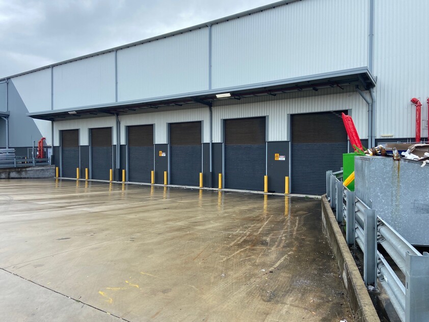 QUALITY WAREHOUSE FACILITY WITH EXISTING RACKING