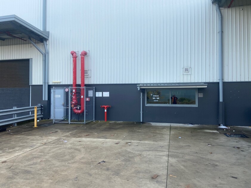 QUALITY WAREHOUSE FACILITY WITH EXISTING RACKING