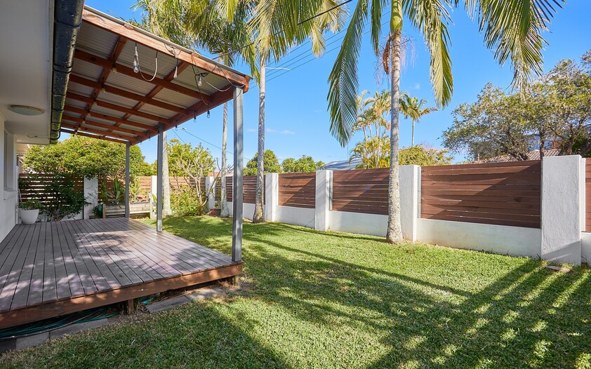 PRICE REDUCTION - Prime beach walk location in quiet cul-de-sac. Contact Agent on 0413 597 300.