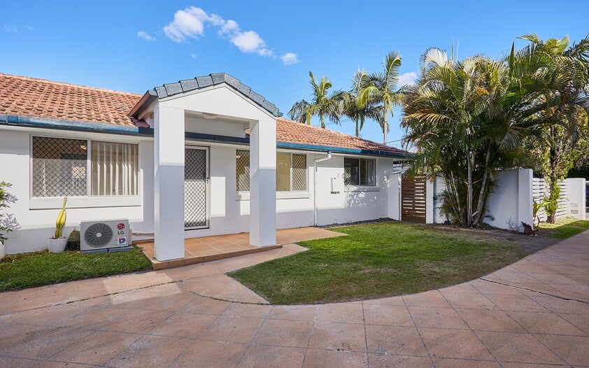 PRICE REDUCTION - Prime beach walk location in quiet cul-de-sac. Contact Agent on 0413 597 300.
