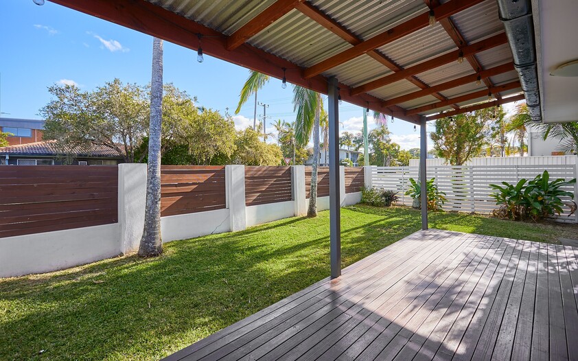 PRICE REDUCTION - Prime beach walk location in quiet cul-de-sac. Contact Agent on 0413 597 300.
