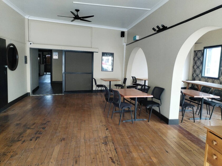 The most cost-effective opportunity! All equipment and furniture are in place. You can start operating immediately.
