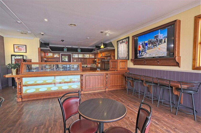 Iconic and Historic Commercial Property in the Heart of Sheffield Tasmania