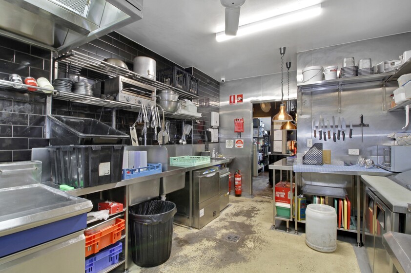 Valley Turnkey Restaurant and Bar with waiting clientele.