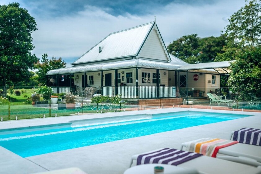 NARELLAN POOLS FRANCHISE WOLLONDILLY - AWARD WINNING BUSINESS